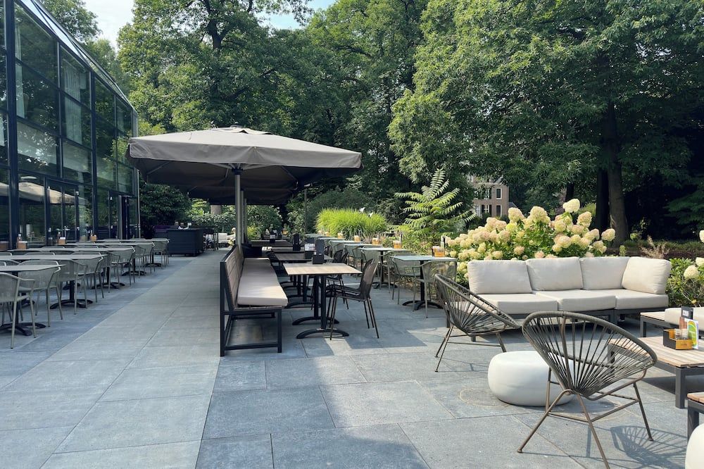 شرفة مرصوفة