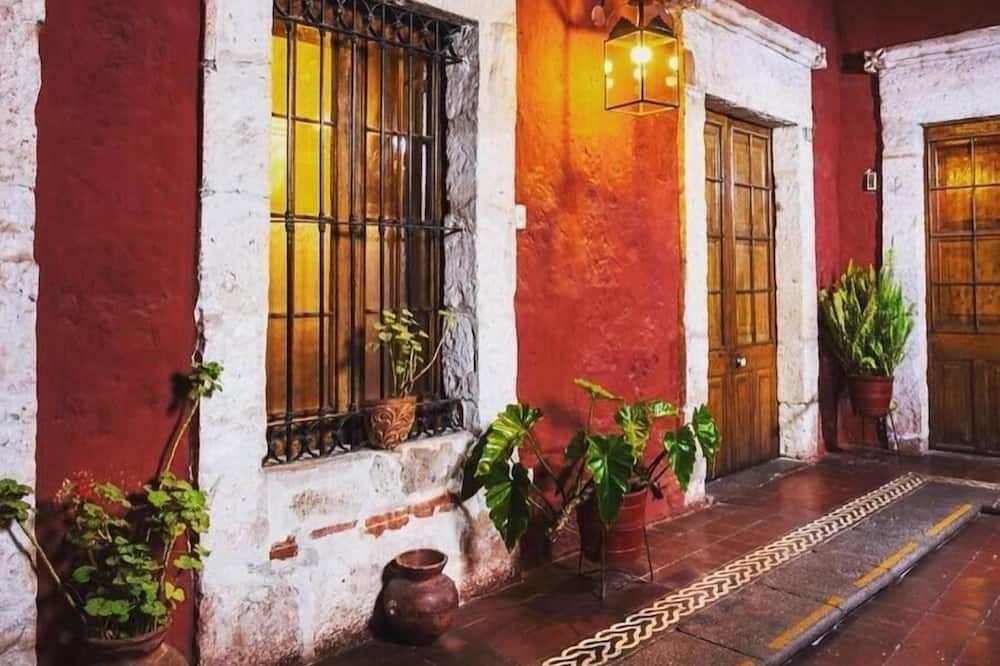 آخر