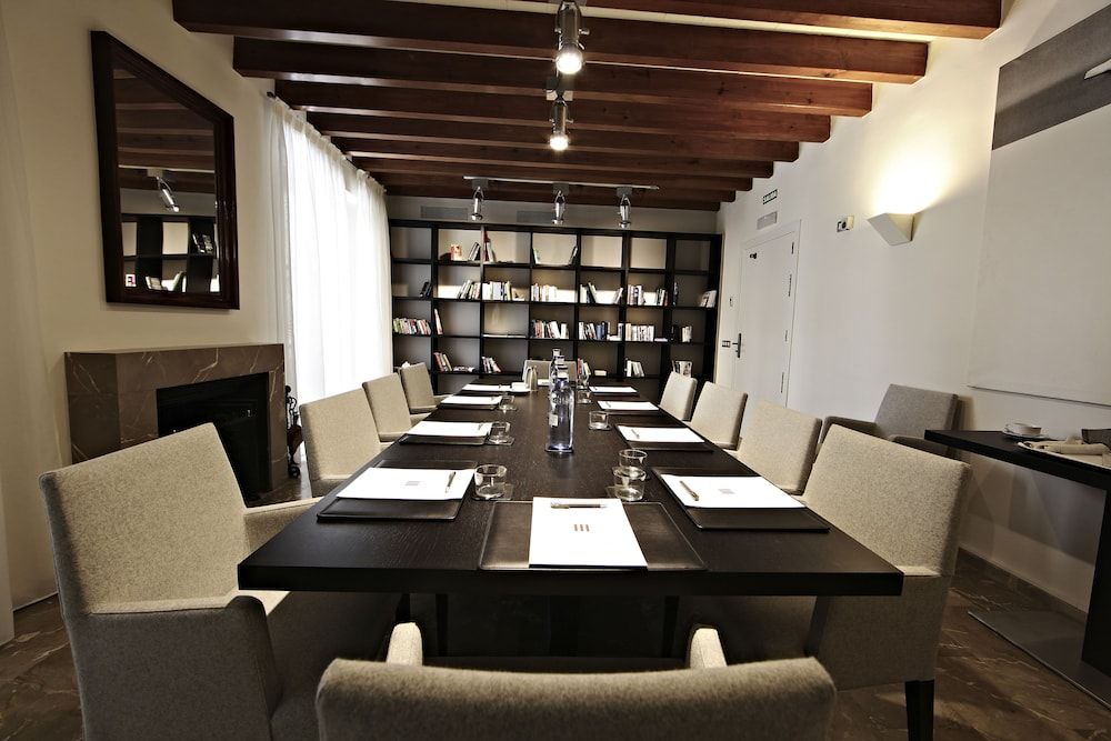 غرفة الاجتماعات