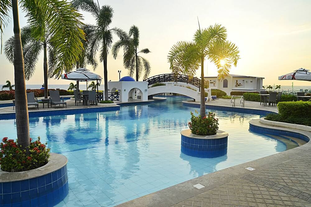 حوض السباحة صورة