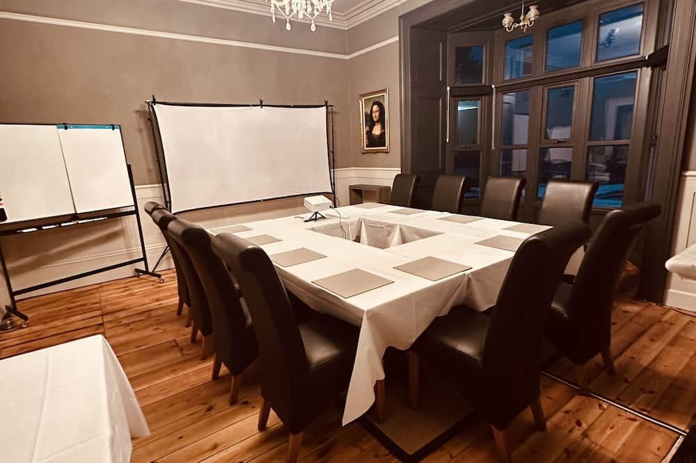 غرفة الاجتماعات