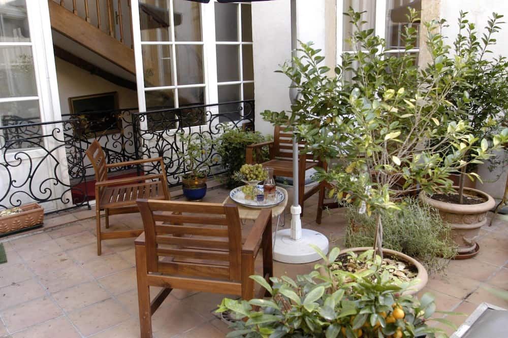 شرفة مرصوفة