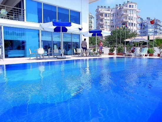 حوض السباحة صورة