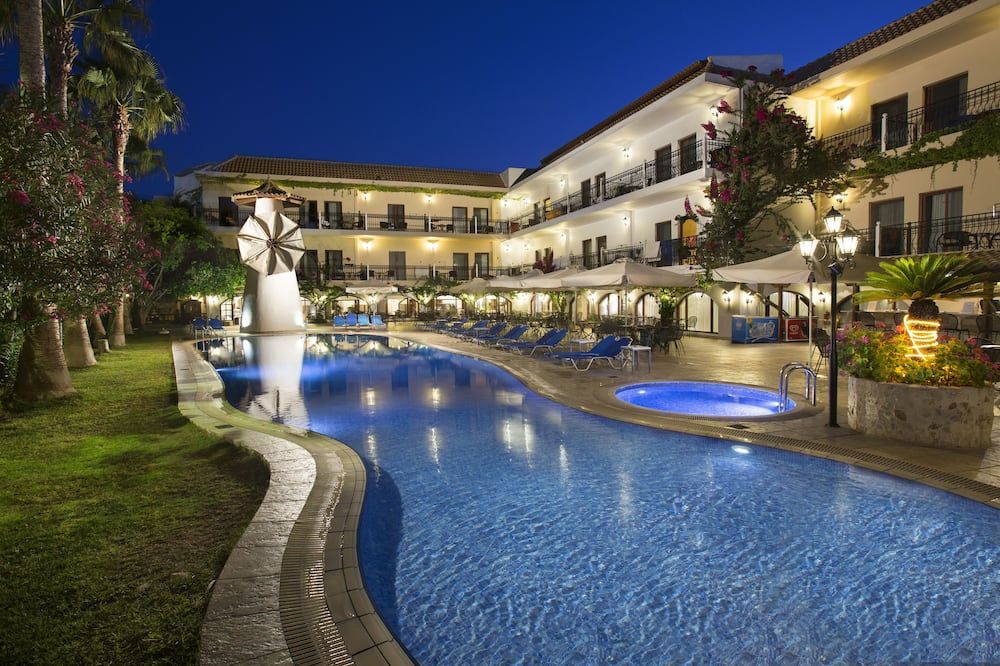 حوض السباحة صورة