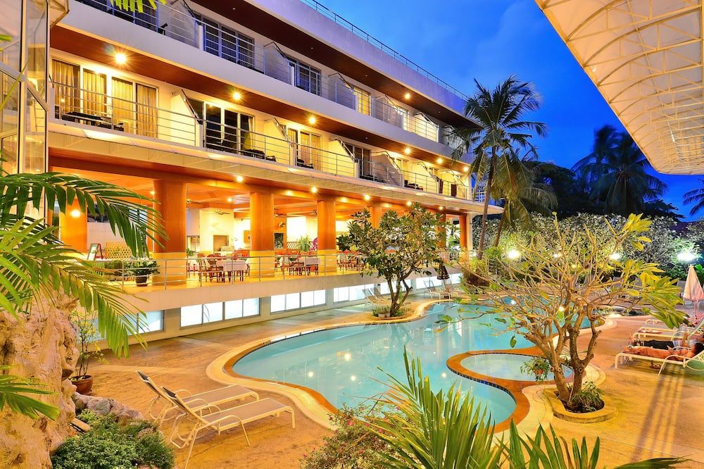 حوض السباحة صورة