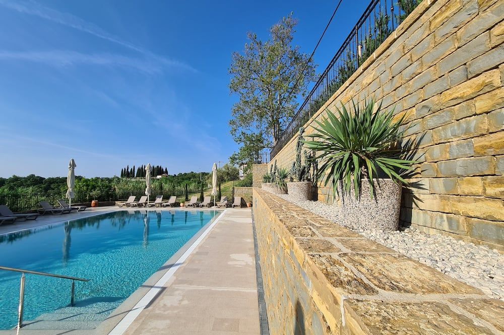 حوض السباحة صورة