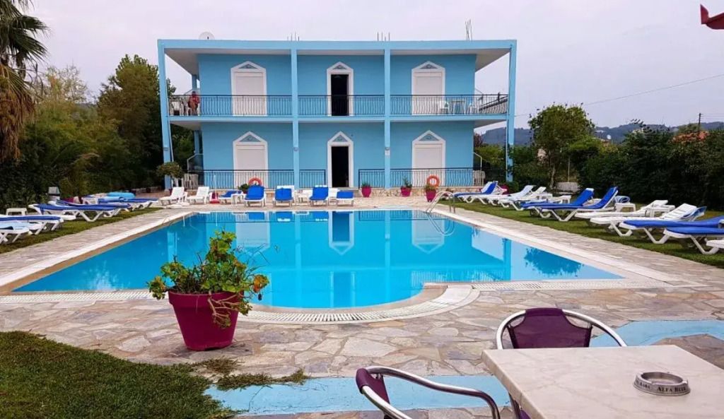 حوض السباحة صورة