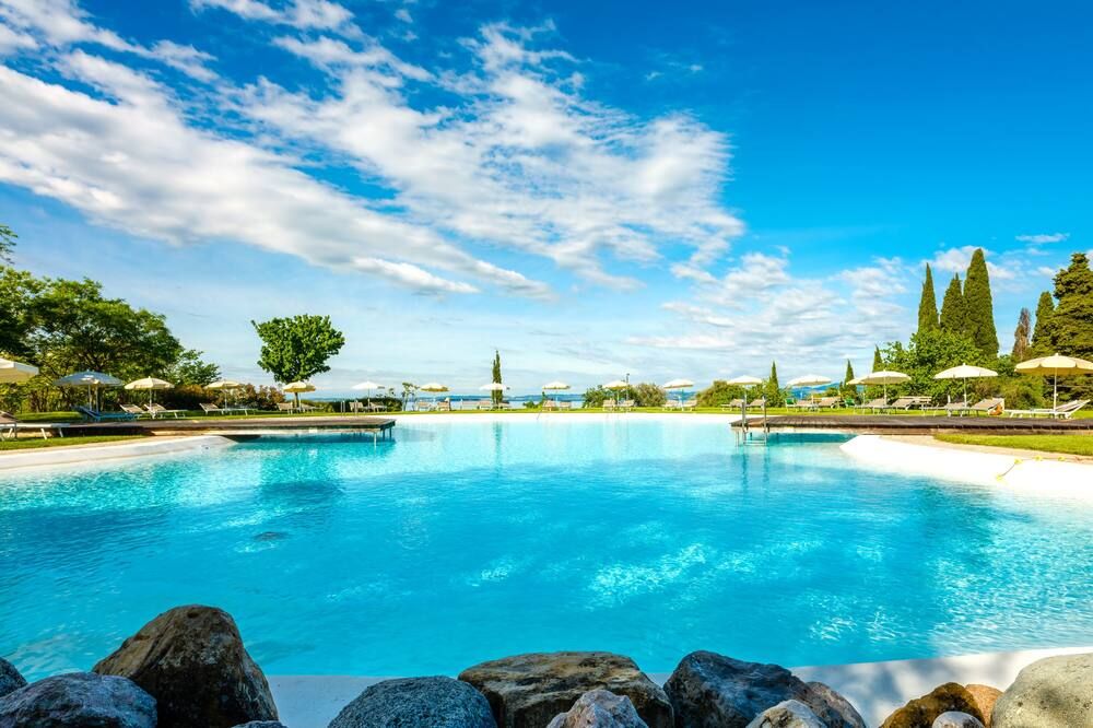 حوض السباحة صورة