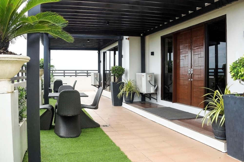 شرفة مرصوفة