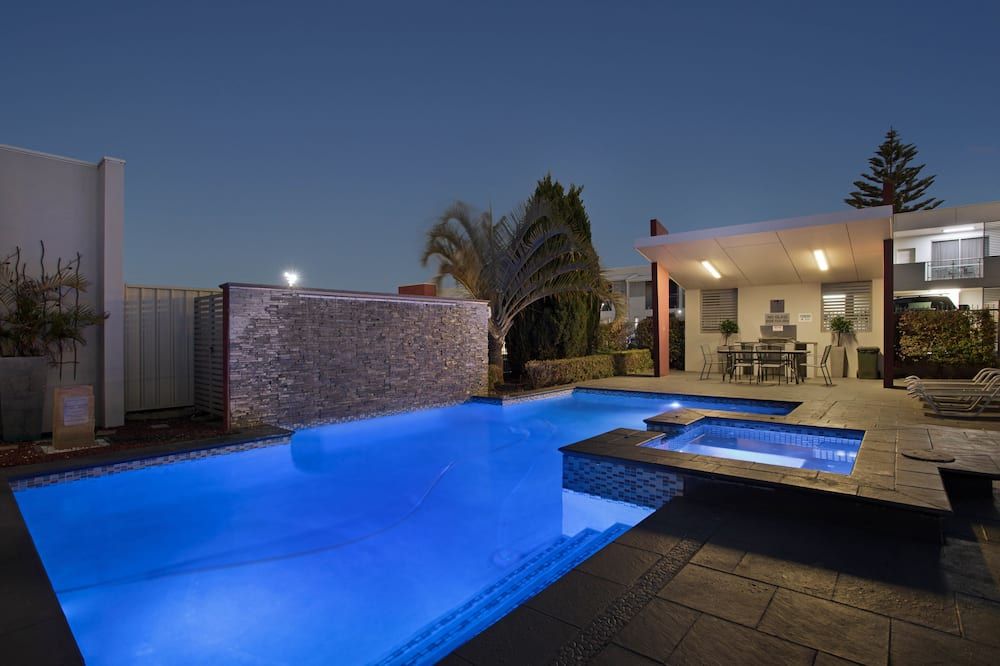 حوض السباحة صورة