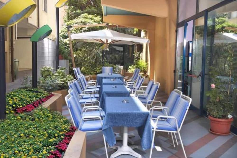 شرفة مرصوفة