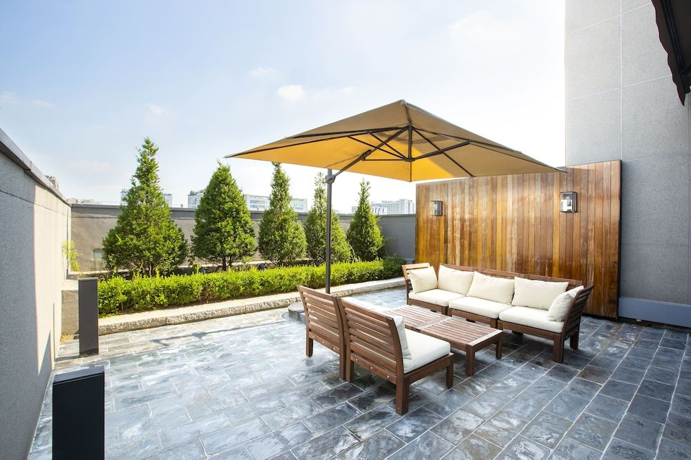 شرفة مرصوفة