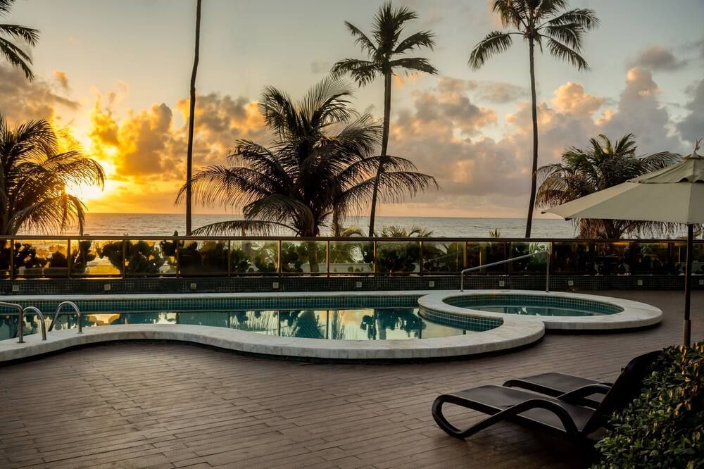 حوض السباحة