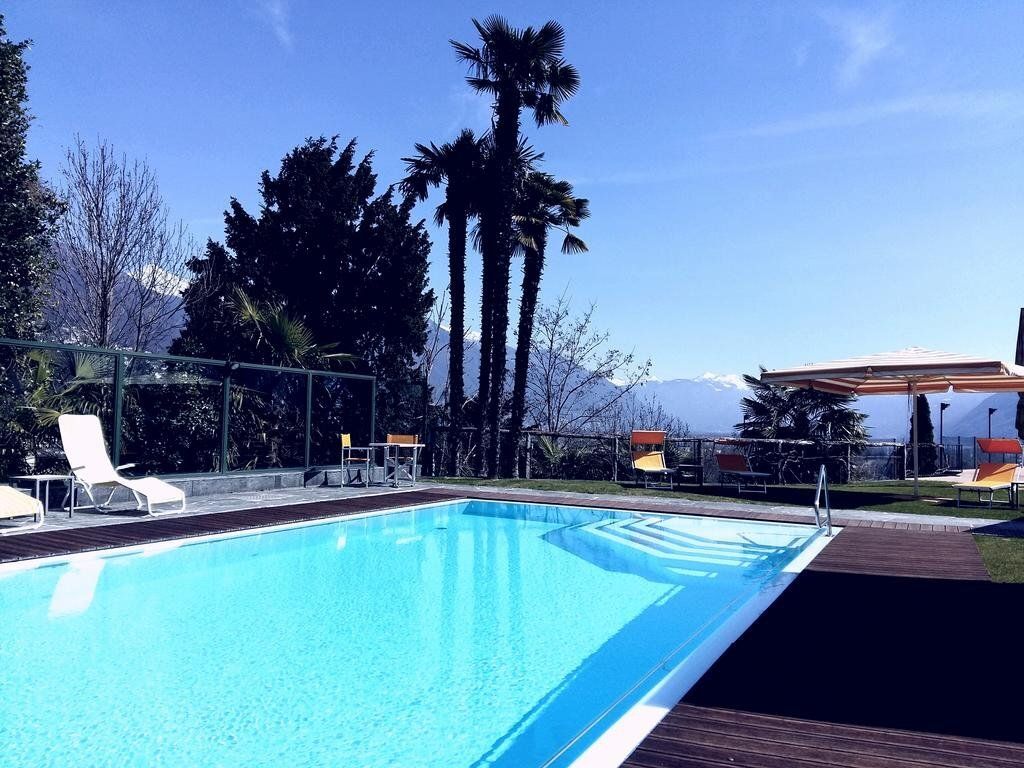 حوض السباحة