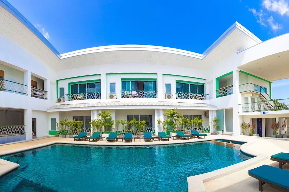 حوض السباحة صورة