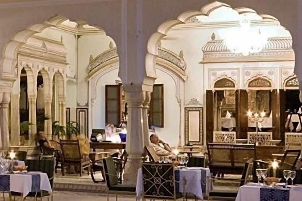مطعم