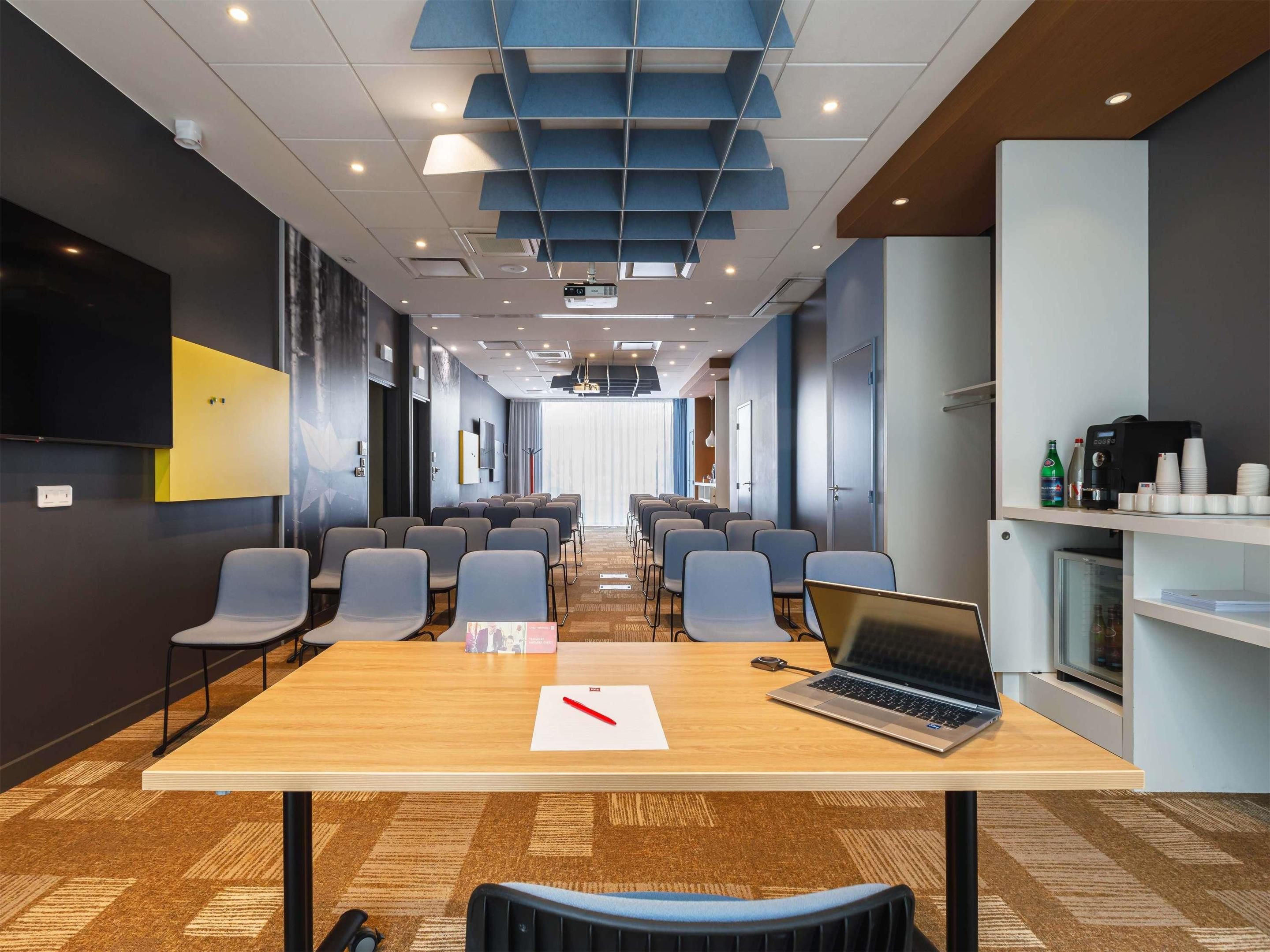 غرفة الاجتماعات