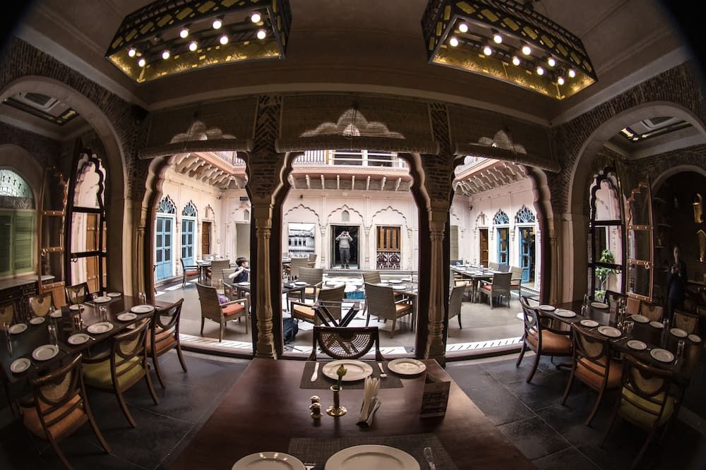 مطعم