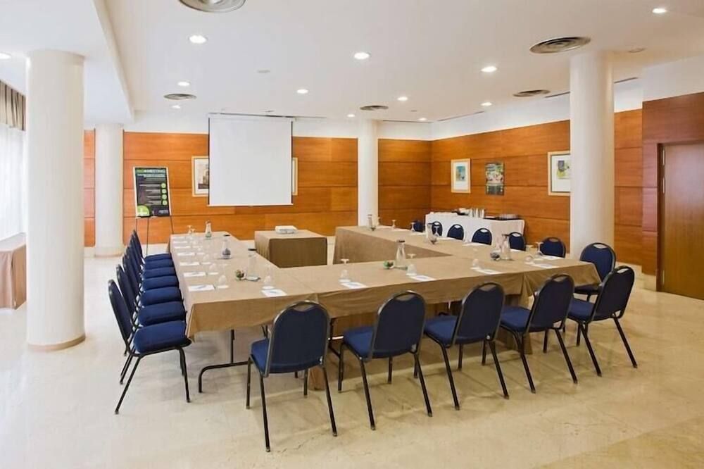 غرفة الاجتماعات