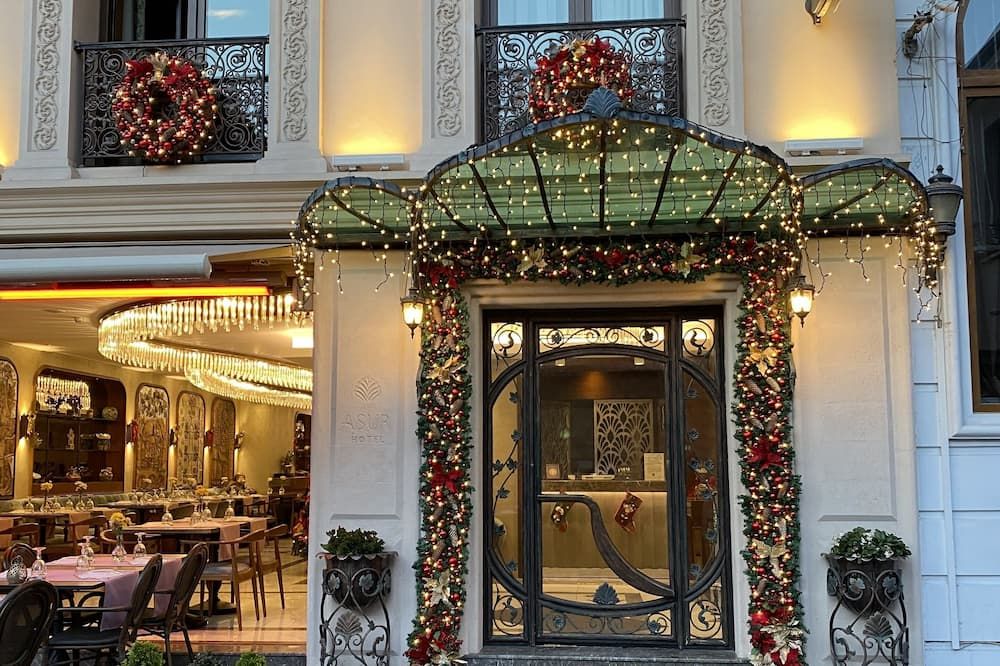 مدخل الفندق صورة