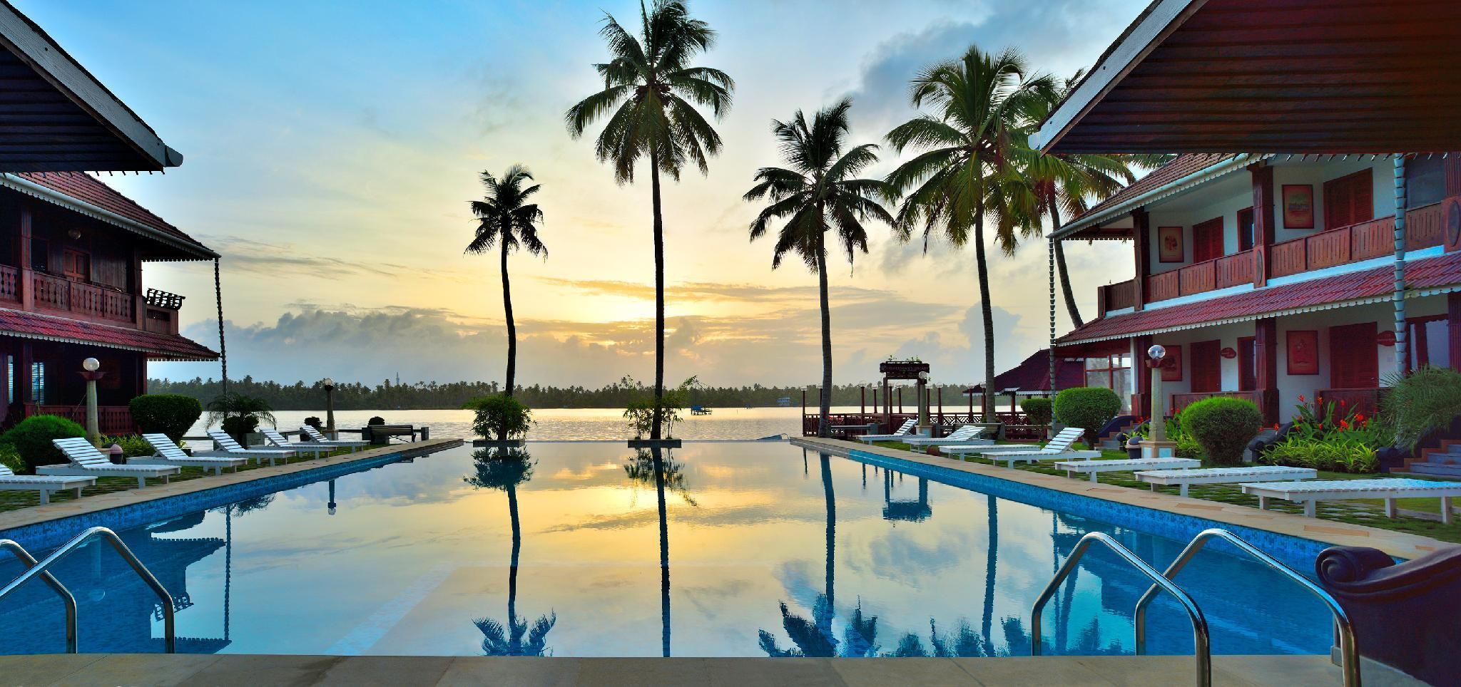 حوض السباحة