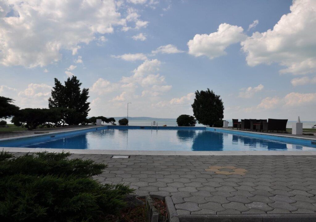 حوض السباحة صورة