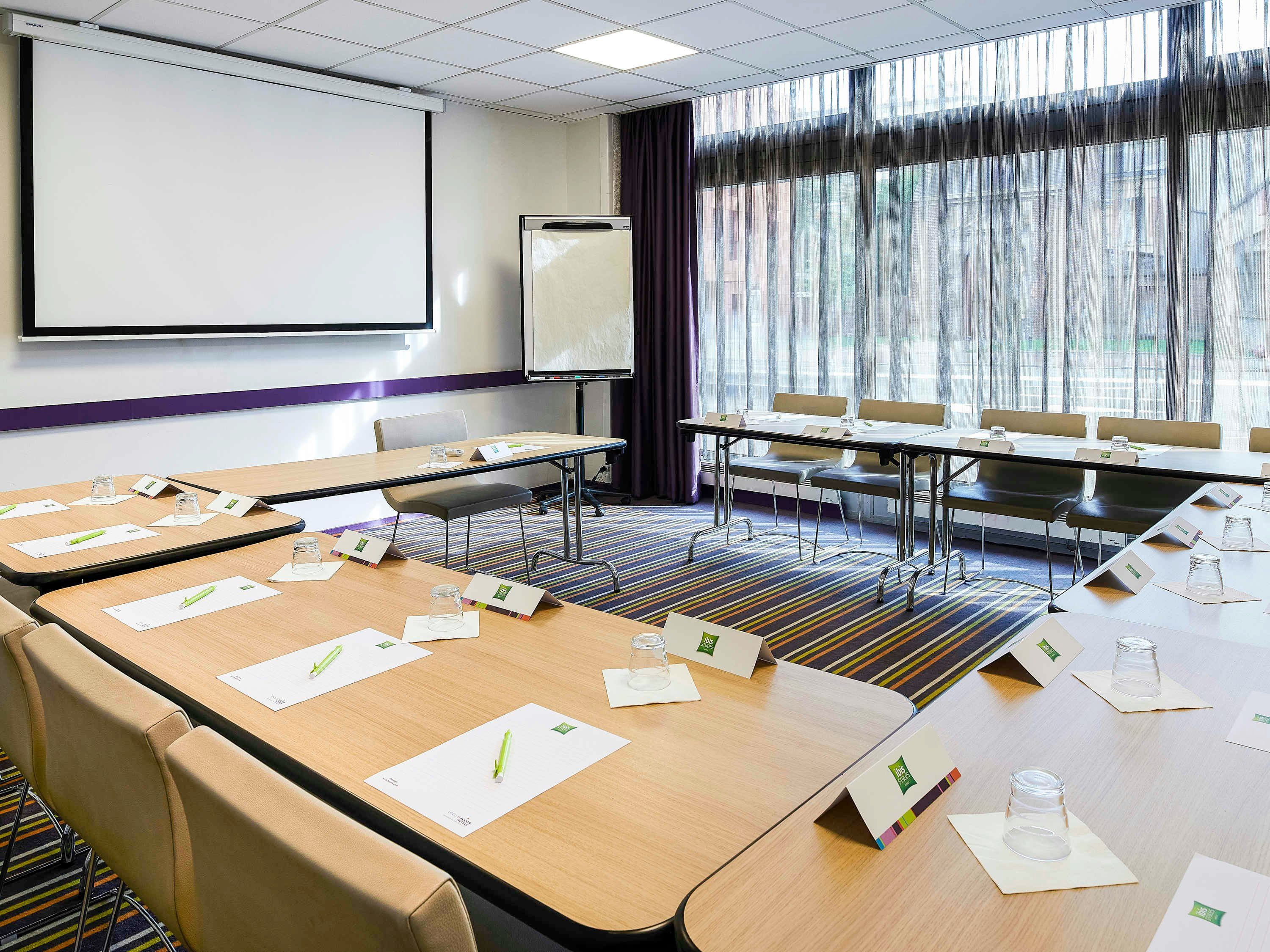 غرفة الاجتماعات