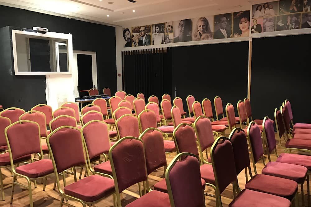 غرفة الاجتماعات