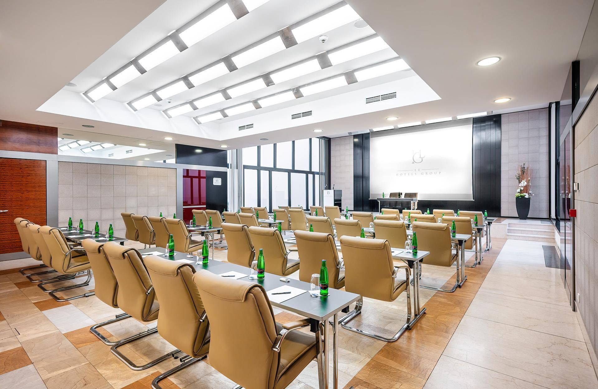 غرفة الاجتماعات