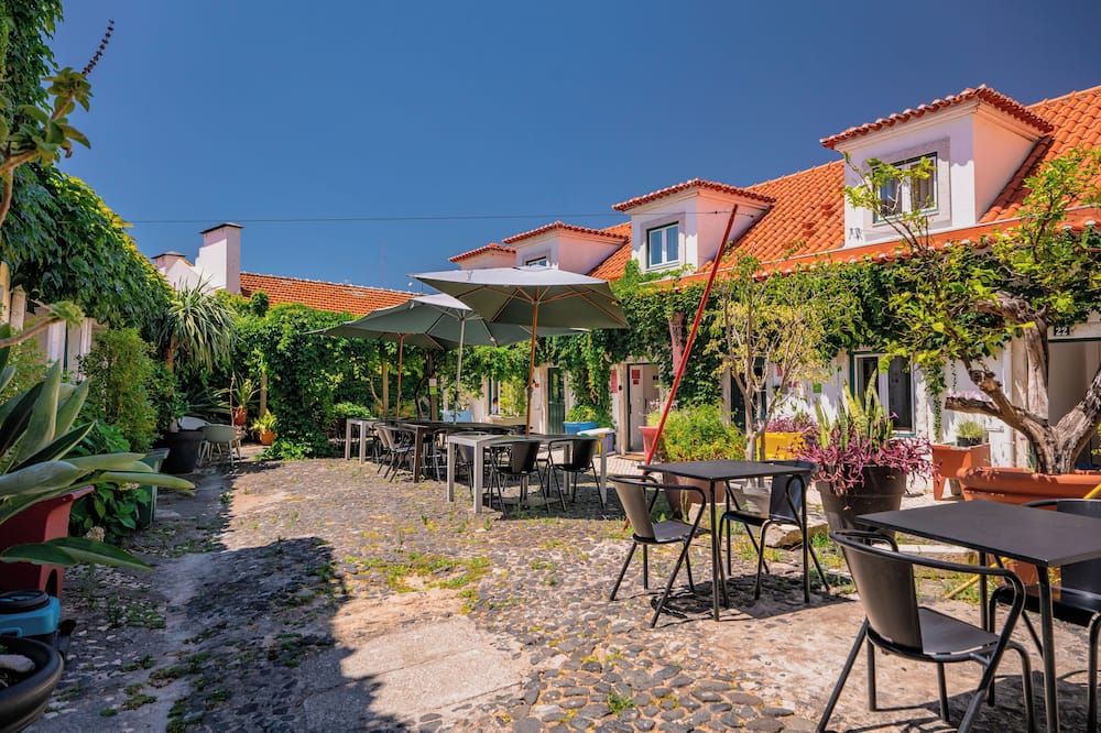 شرفة مرصوفة