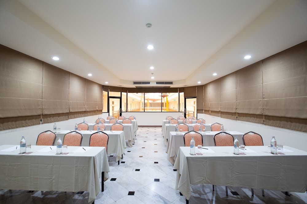 غرفة الاجتماعات