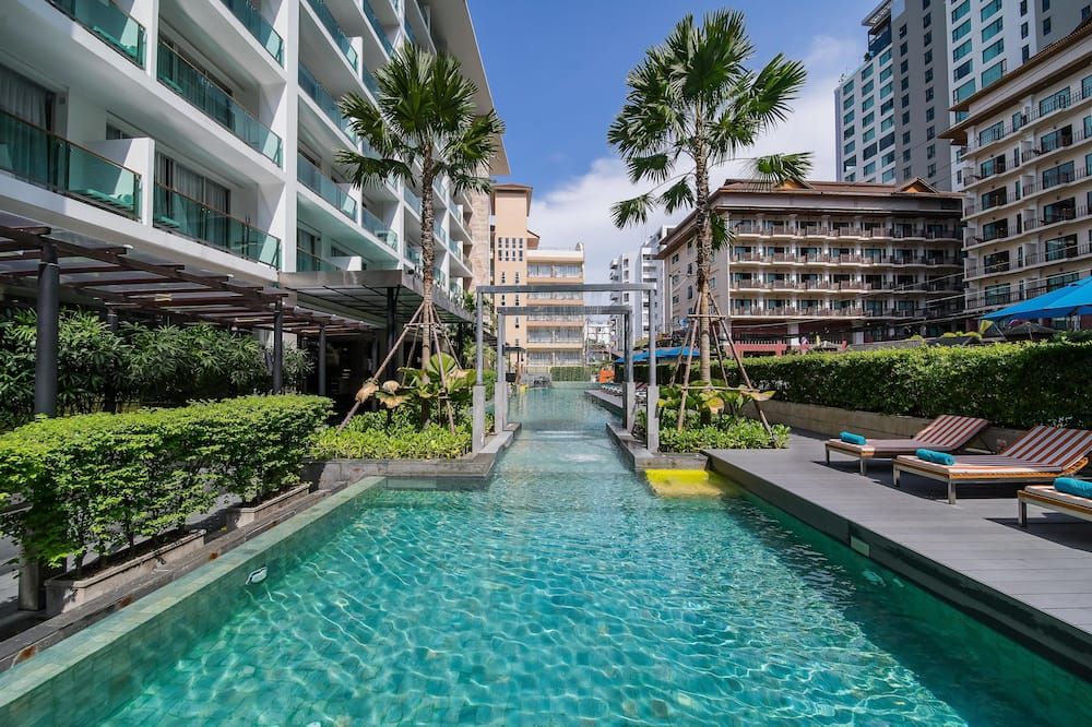 حوض السباحة صورة