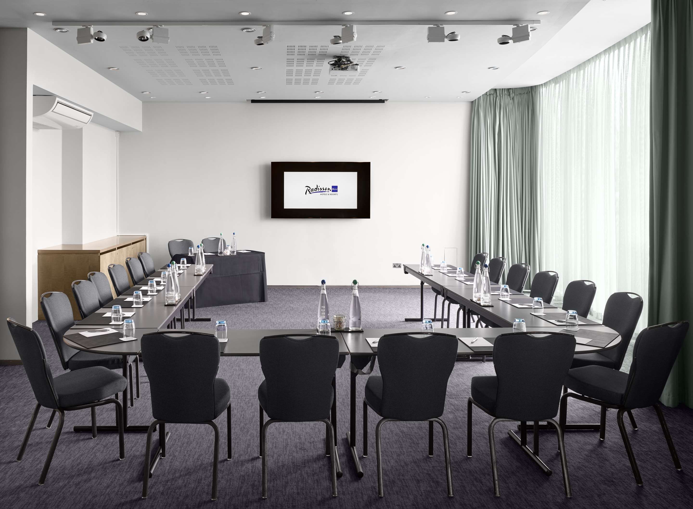 غرفة الاجتماعات