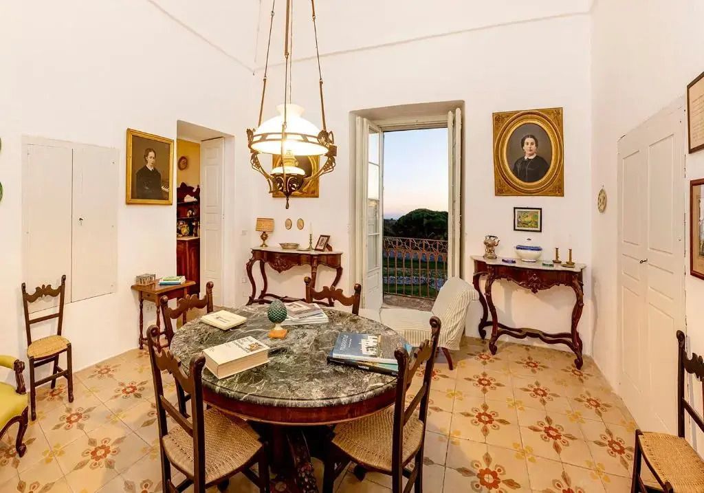 غرفة طعام صورة