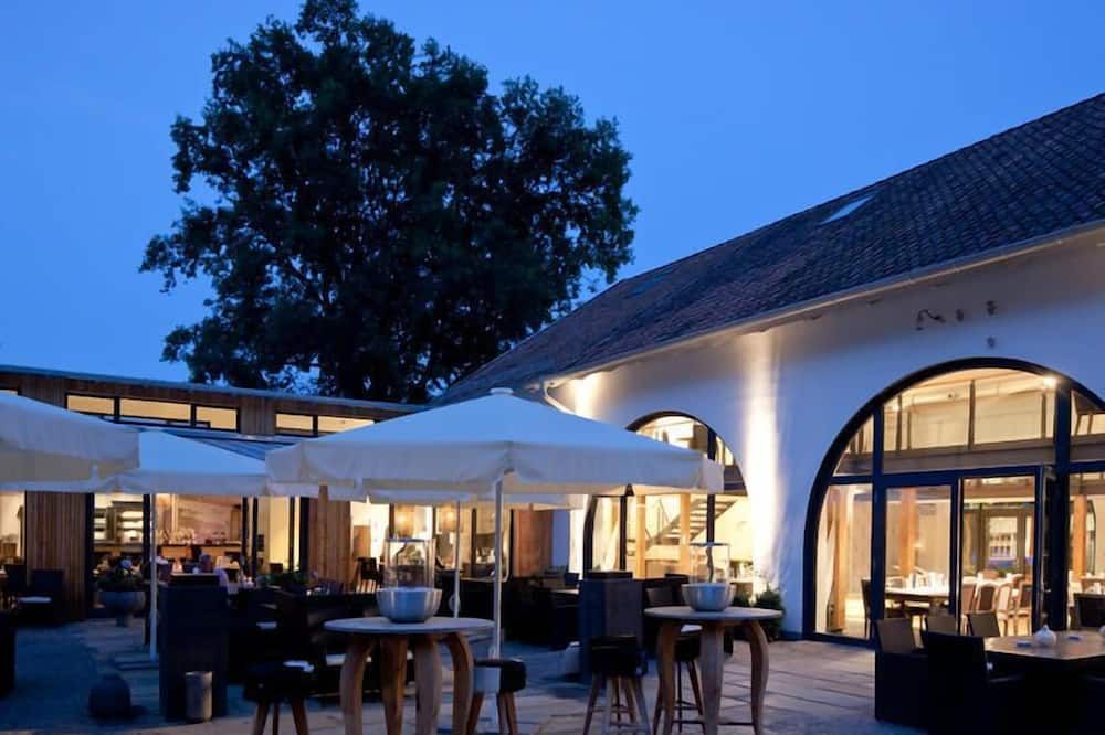 شرفة مرصوفة