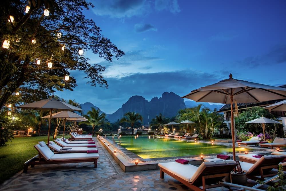 حوض السباحة