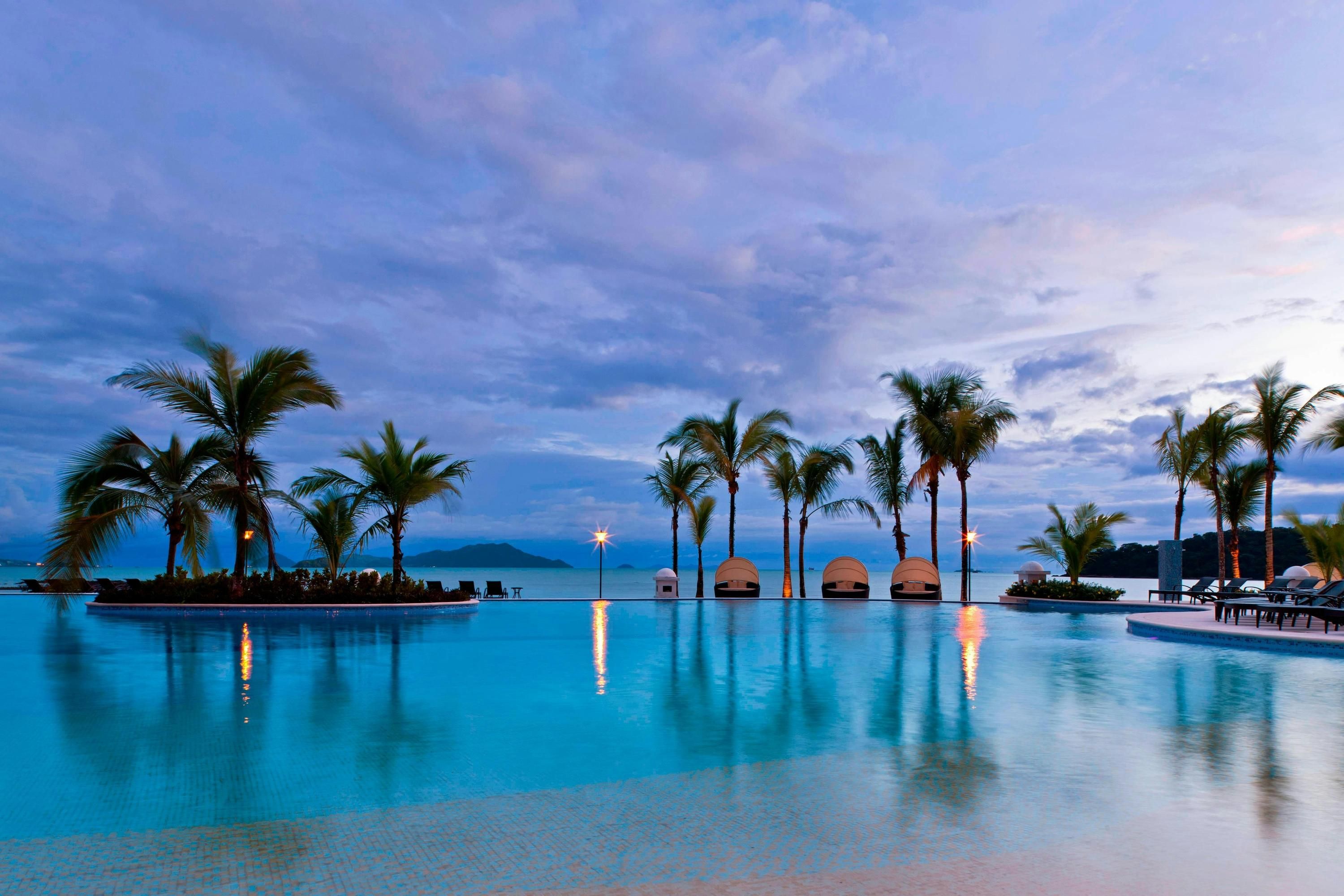 حوض السباحة