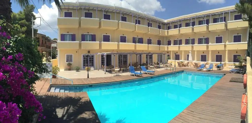 حوض السباحة صورة