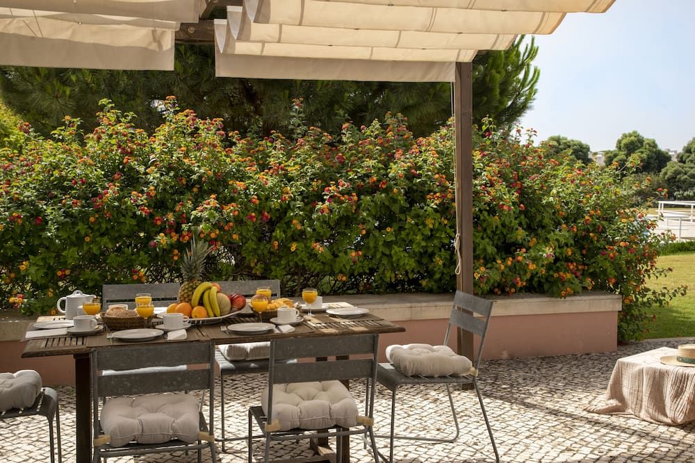 شرفة مرصوفة