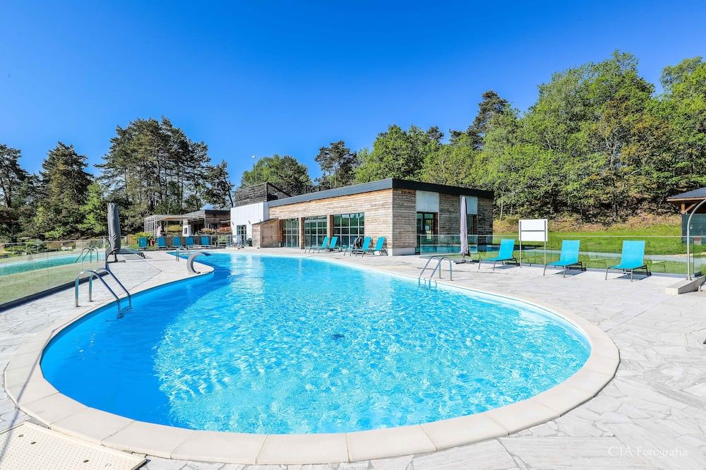 حوض السباحة صورة