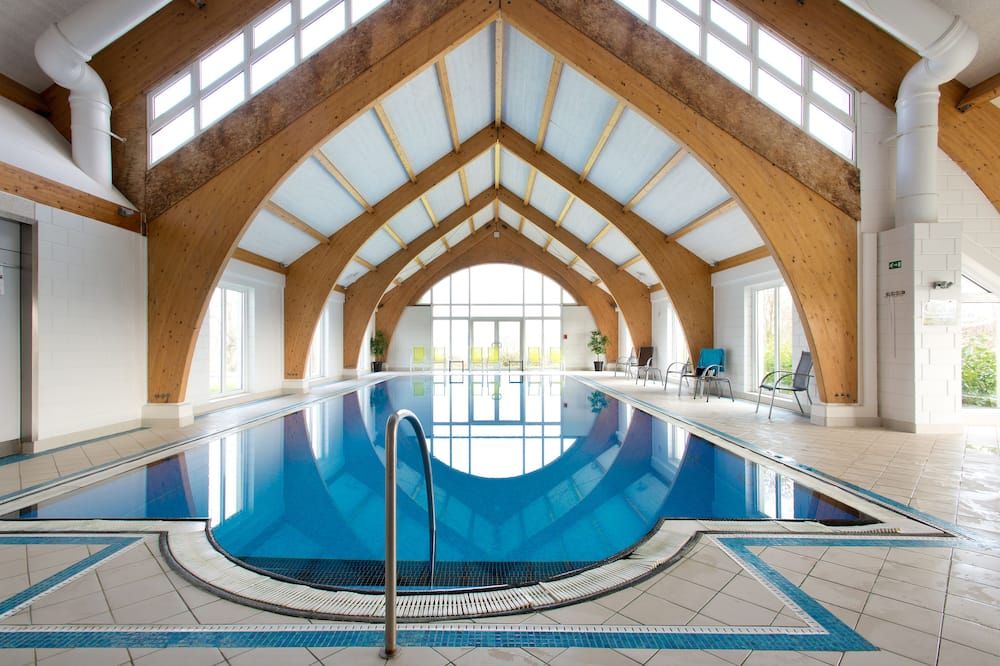 حوض السباحة صورة