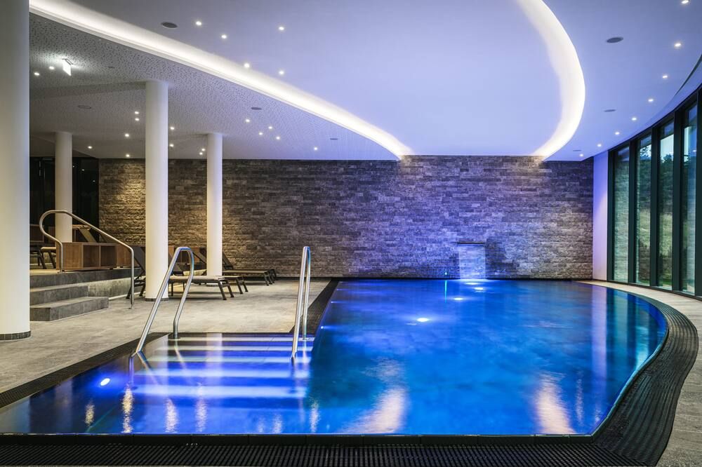 حوض السباحة صورة