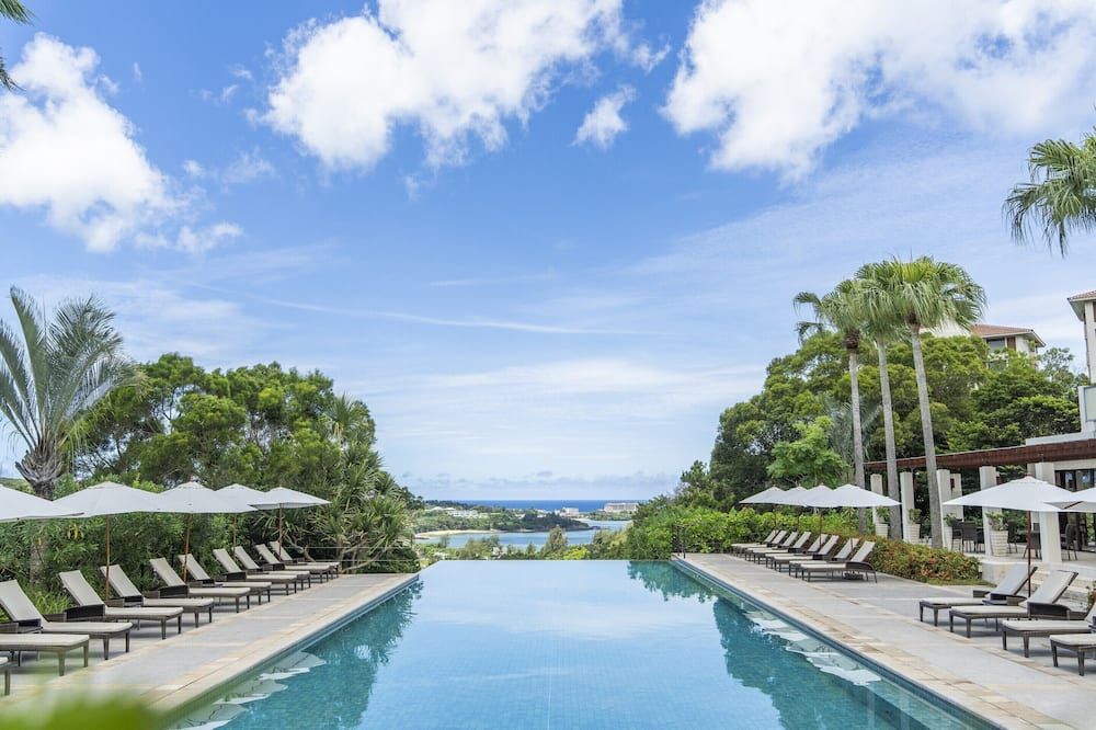 حوض السباحة صورة