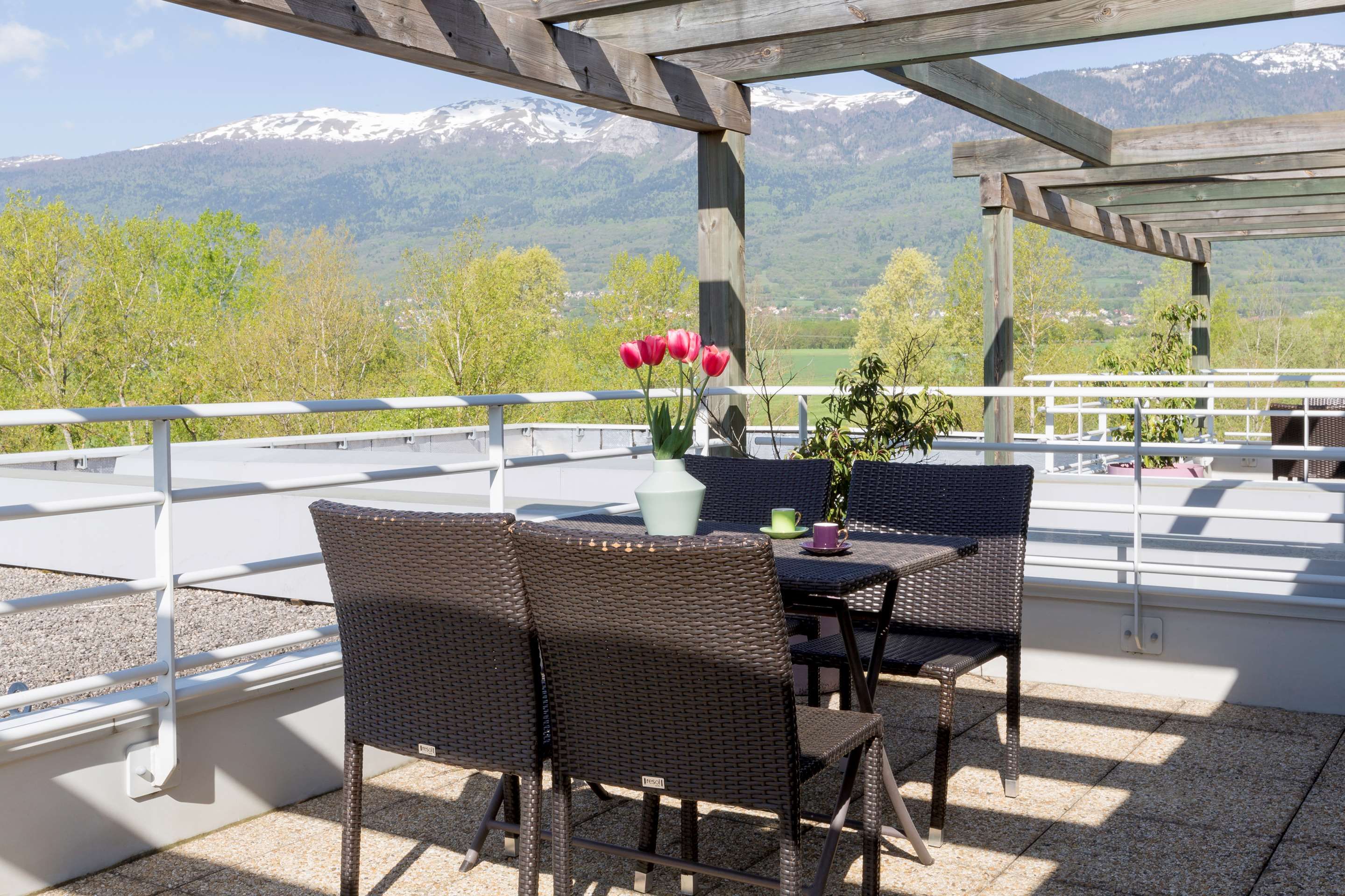 شرفة مرصوفة