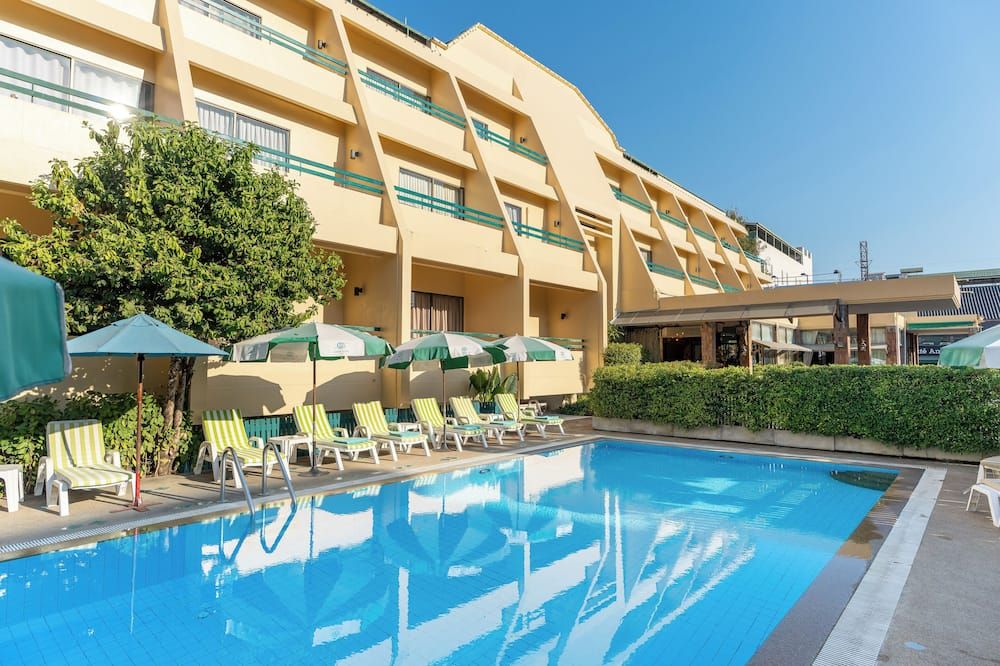 حوض السباحة صورة