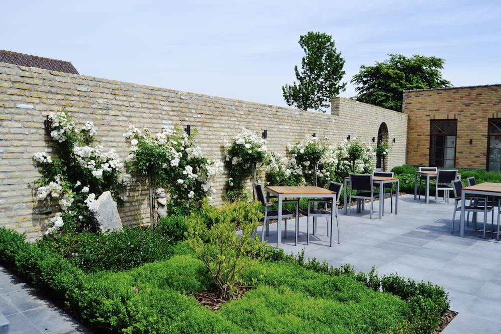 شرفة مرصوفة