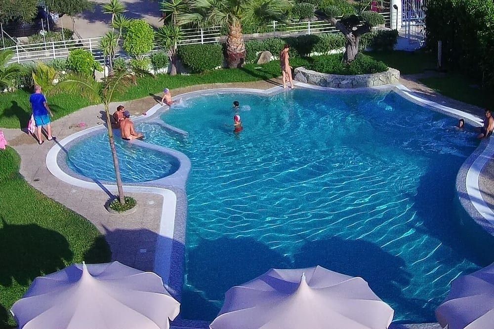 حوض السباحة صورة