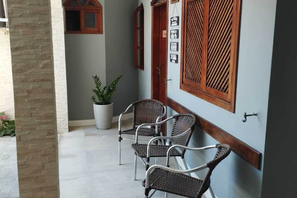 شرفة مرصوفة