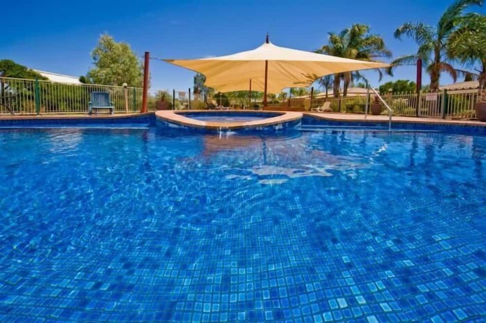 حوض السباحة صورة