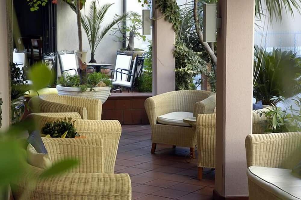 شرفة مرصوفة صورة